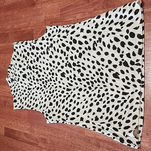 Dalmatian Mock Neck Shell - Picture 3 of 3